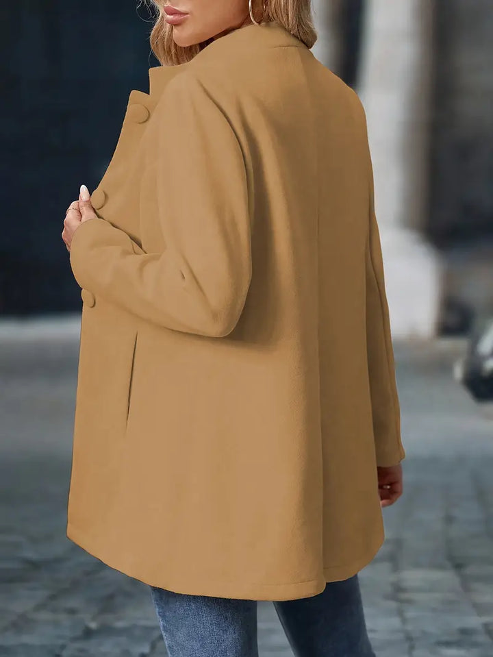 Juliette | Elegant Kappa med Ståkrage och Knappar