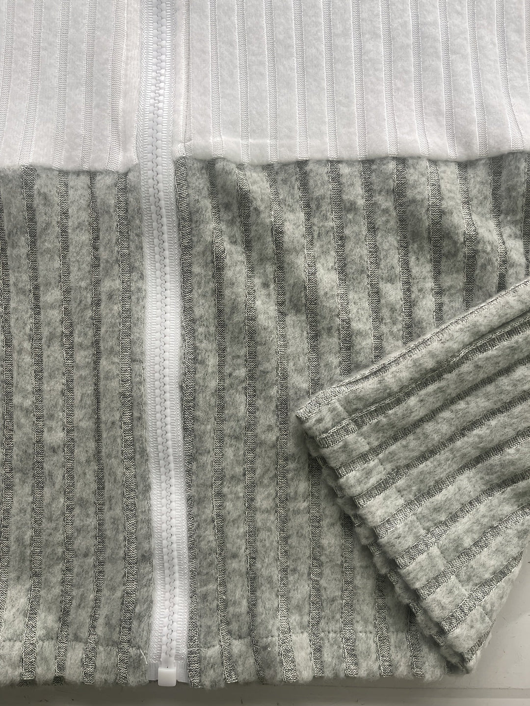 Cecilia | Texturerad Färgblock Hoodie-jacka