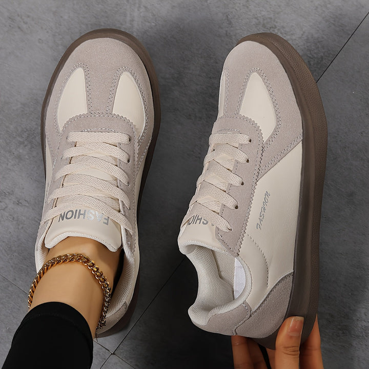 Frances | Vardags Sneakers med Snörning