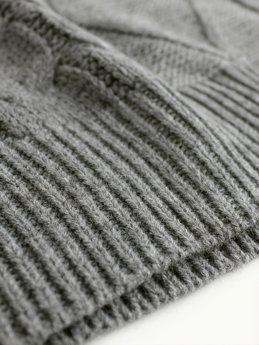 Cora | Mysig Kabelstickad V-Hals Västsweater