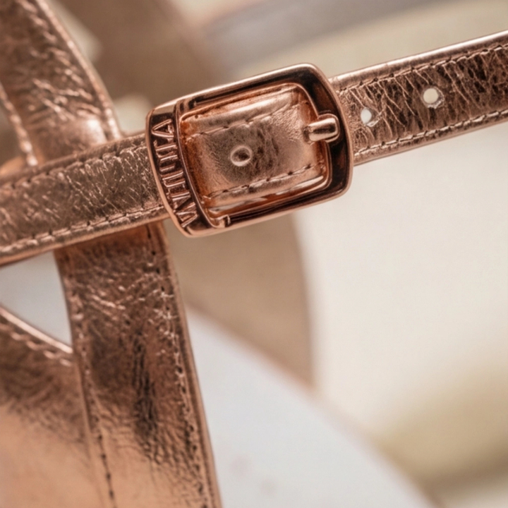 Danariah | Ortopediska Hål-i-Strap Klackar