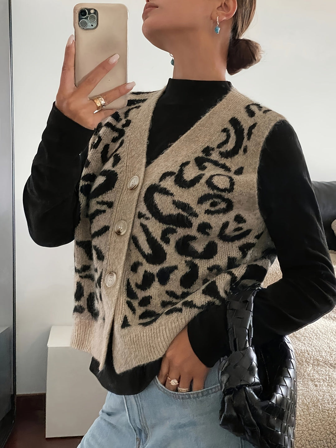 Thea | Mönstrad Knapp-front Västen