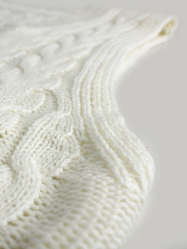 Cora | Mysig Kabelstickad V-Hals Västsweater