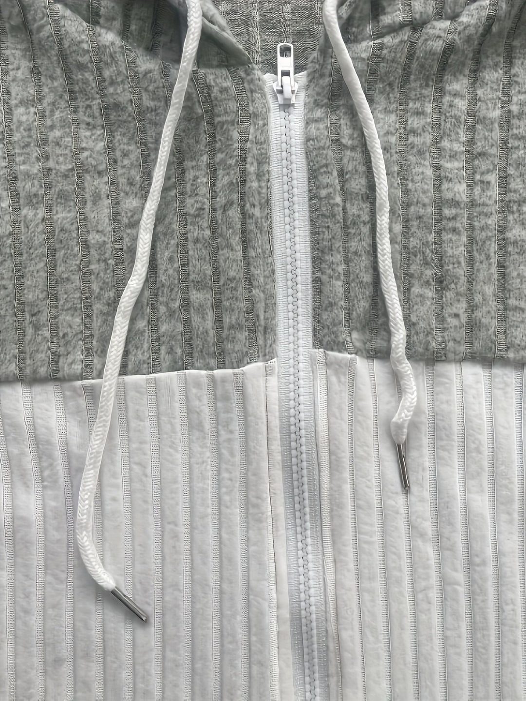 Cecilia | Texturerad Färgblock Hoodie-jacka