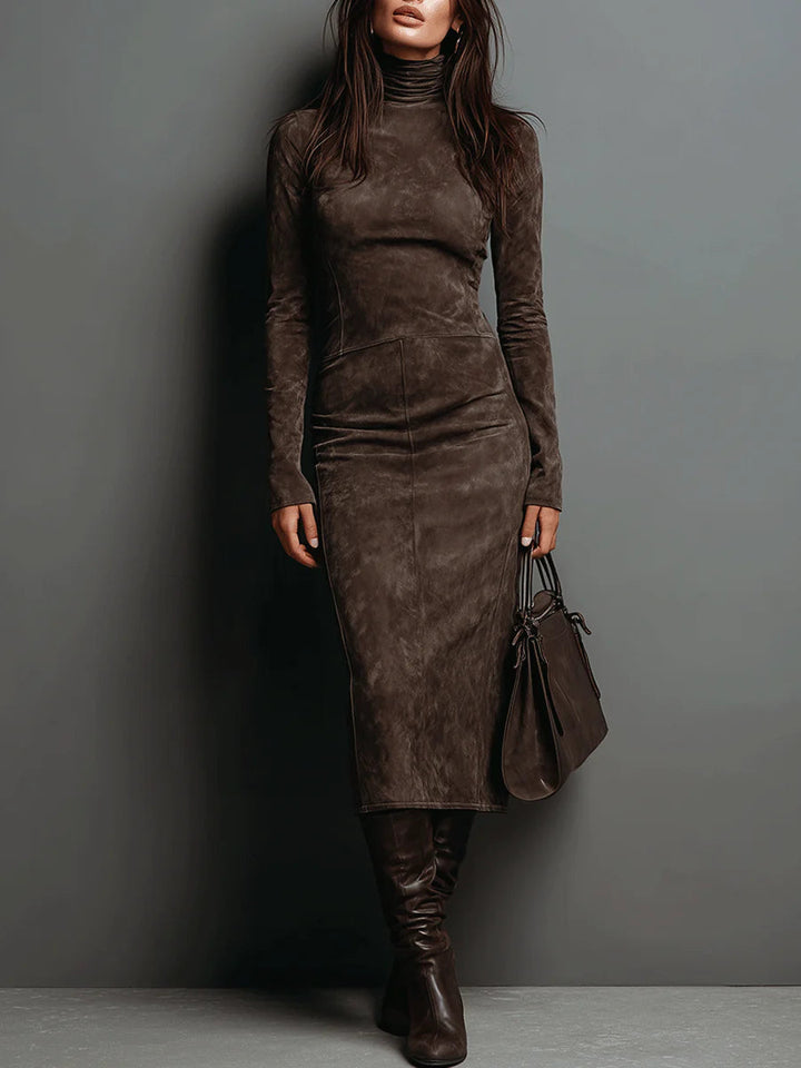 Mildred | Elegant Suede Höghalsklänning
