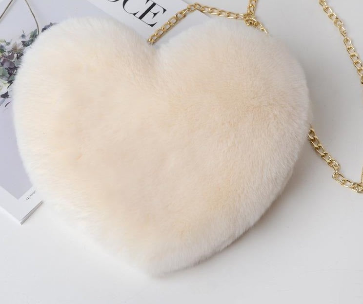 Hjärtformad fluffig väska med kedja