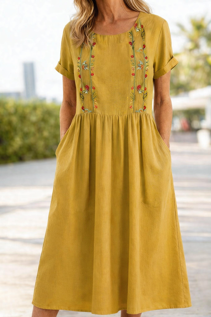 Trixie | Avslappnad Sommardress med Korta Ärmar