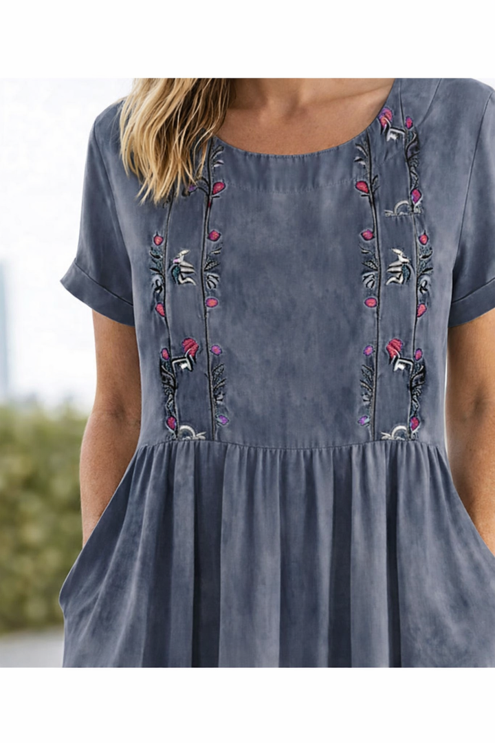Trixie | Avslappnad Sommardress med Korta Ärmar