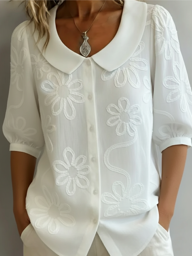 Alyssa | Stilren Broderad Blomblus
