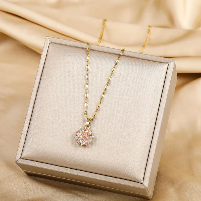 Sandra | Elegant Sakura Ros Halsband
