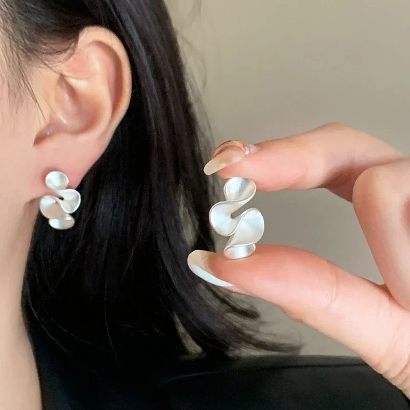 Susan | Stiliga Flödande Guld- och Silverörhängen