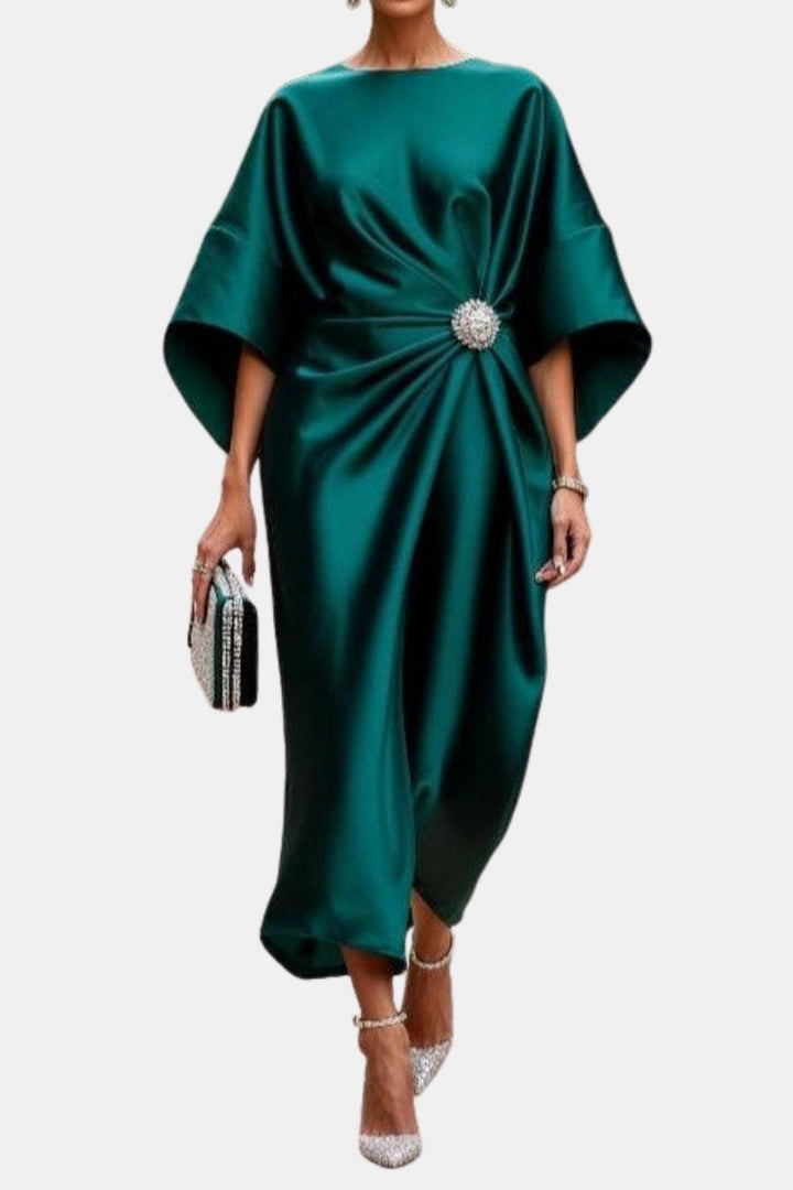Naomi - Elegant Klänning med Vida Ärmar i Satin
