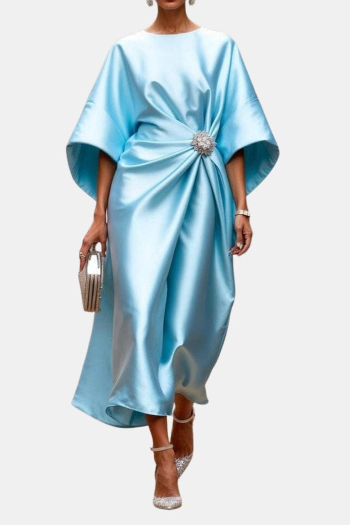 Naomi - Elegant Klänning med Vida Ärmar i Satin