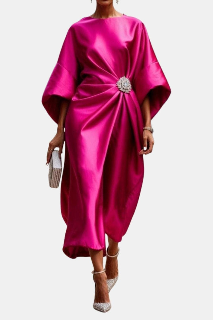 Naomi - Elegant Klänning med Vida Ärmar i Satin