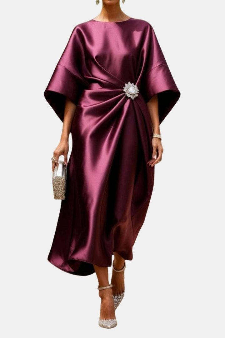 Naomi - Elegant Klänning med Vida Ärmar i Satin