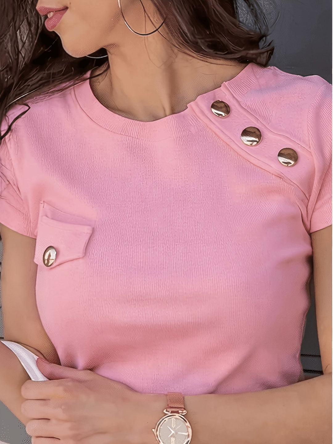 Isla | Knapppyntad T-shirt med kort ärm