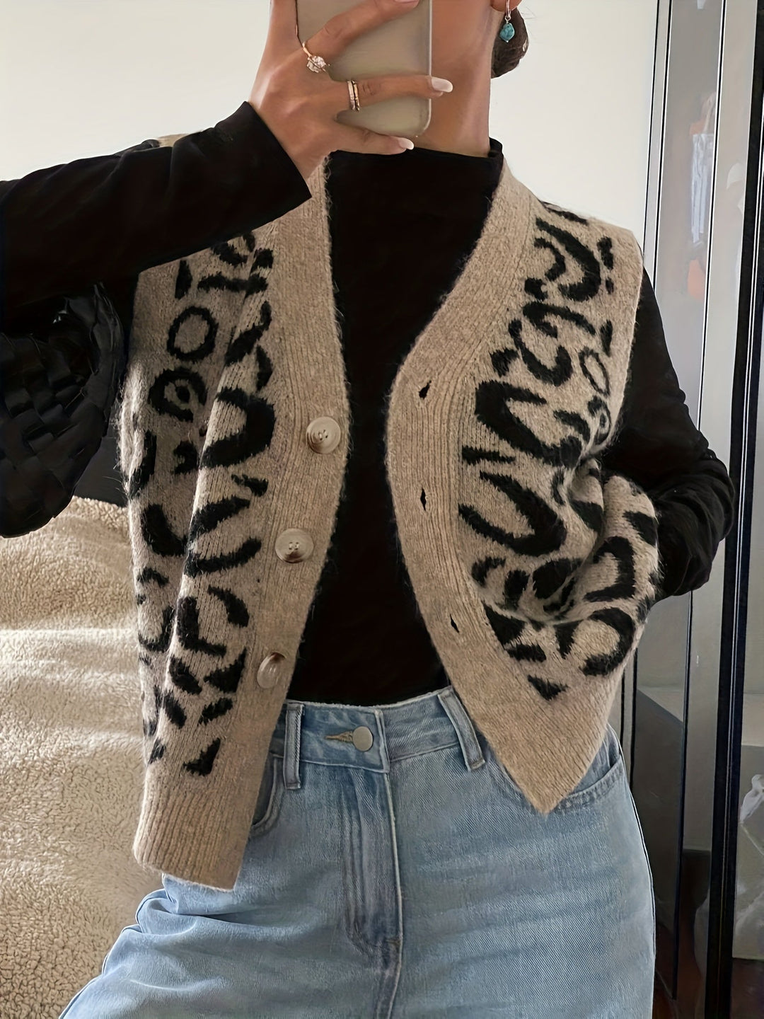 Thea | Mönstrad Knapp-front Västen