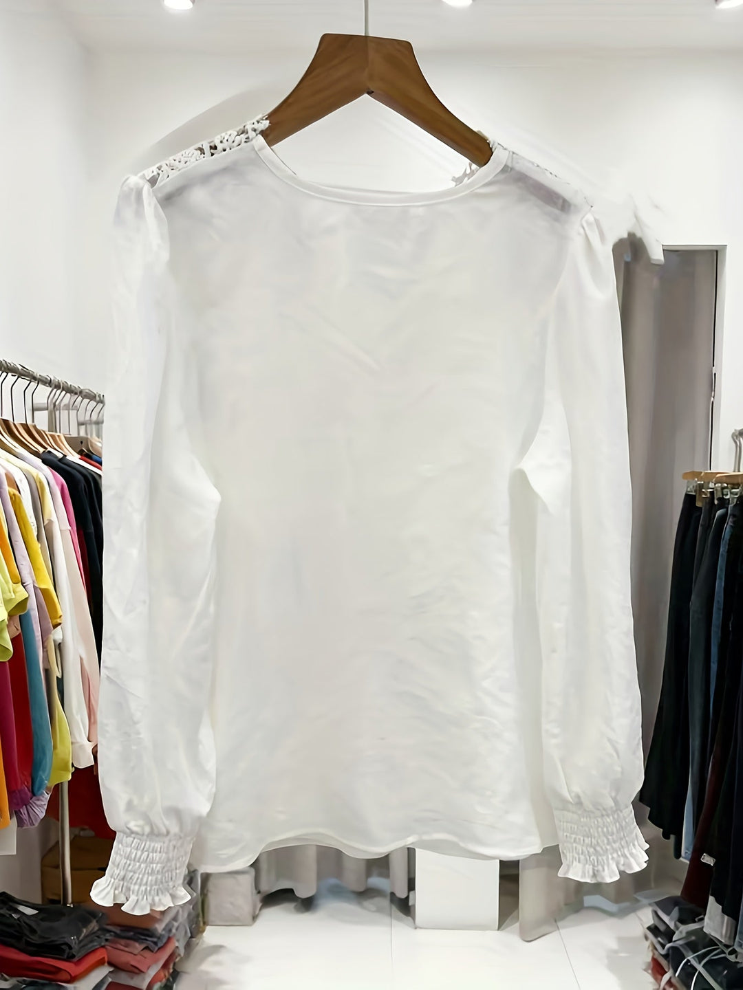 Delia | Broderad V-ringad Blus