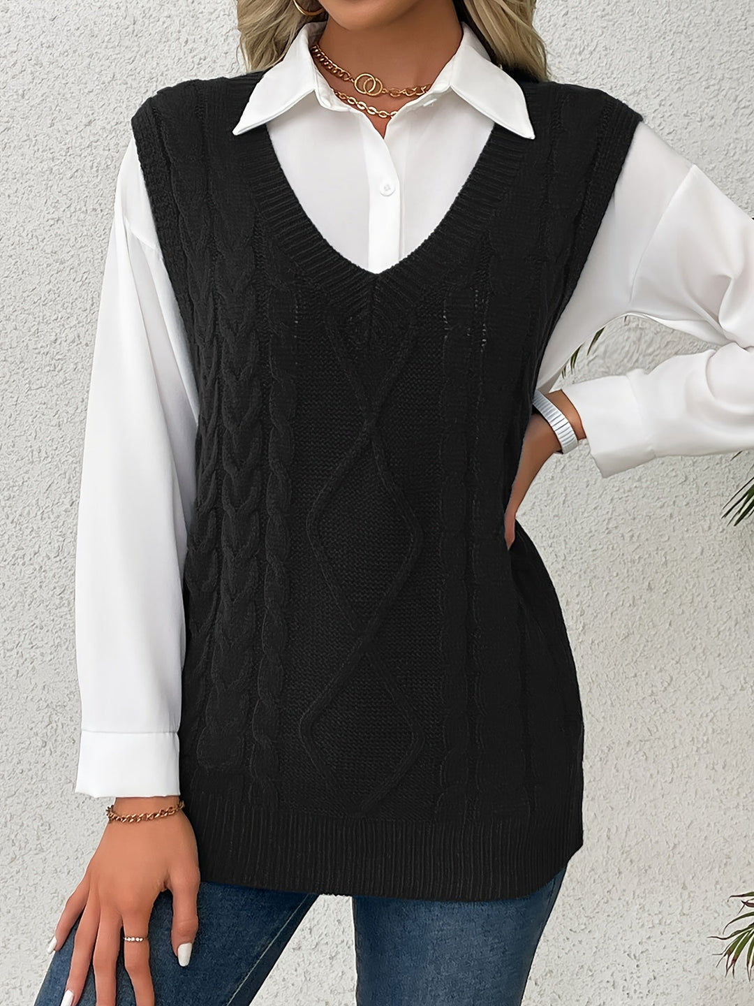 Cora | Mysig Kabelstickad V-Hals Västsweater