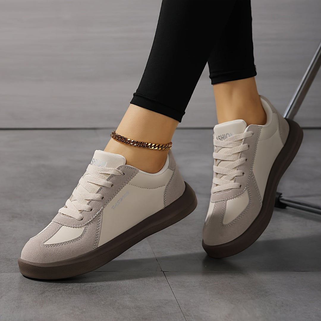 Frances | Vardags Sneakers med Snörning