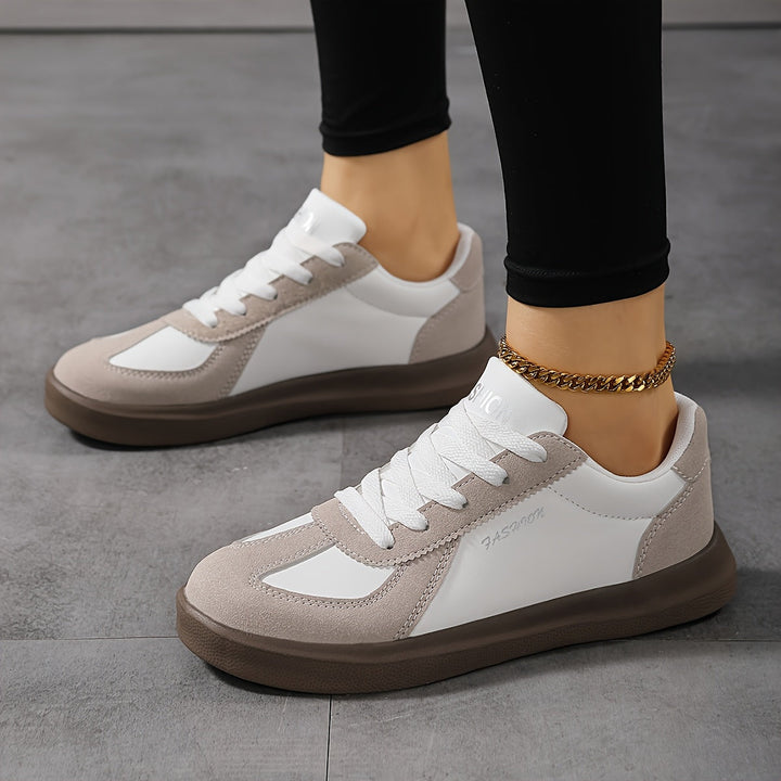 Frances | Vardags Sneakers med Snörning