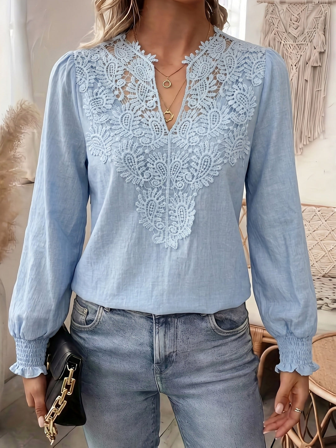 Delia | Broderad V-ringad Blus