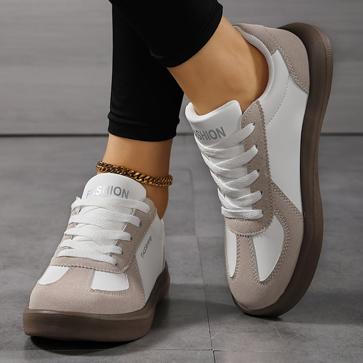 Frances | Vardags Sneakers med Snörning