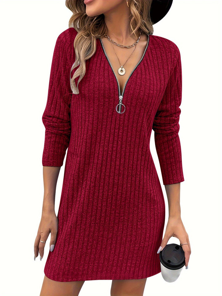 Bernice | Zip-Neck Ribbad Klänning