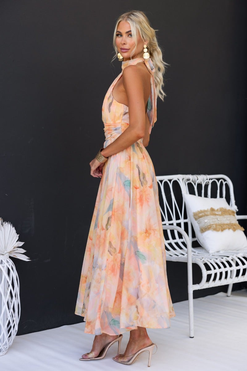 Alexandra | Elegant Klänning med Hög Hals och Ärmlös Design