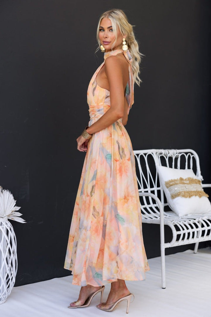 Alexandra | Elegant Klänning med Hög Hals och Ärmlös Design