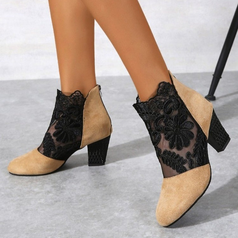 Belinda | Ankelboots med spetsdetalj